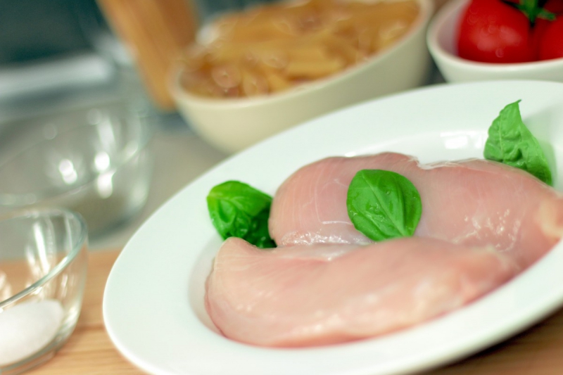 boucherie-LORGUES-min_turkey_hen_meat_raw_pink_chicken_ingredient_cooking_uncooked-1087266